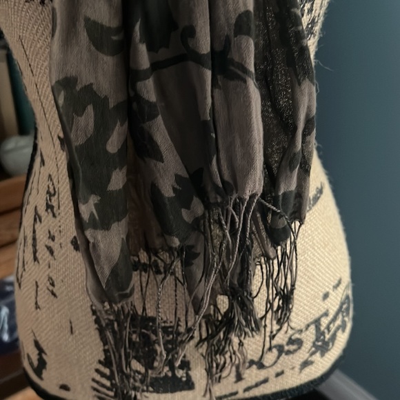 Scarf - Picture 2 of 3